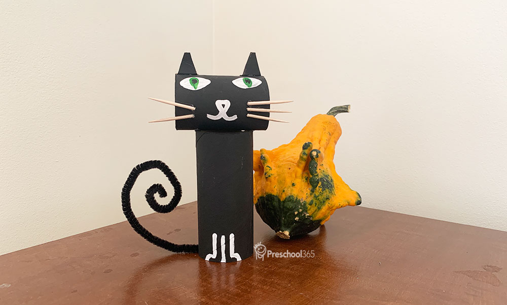 How to make a paper cat for Halloween. A fun craft and art preschool project.